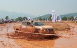 Cận cảnh đua xe ô tô địa hình mạo hiểm ở Hà Nội